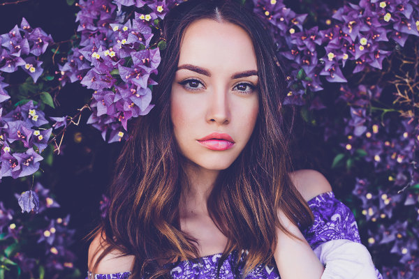 Jeune femme avec make up d'été (Istock)