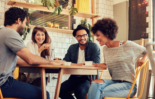Prenez part à la conversation en posant des questions - IStock