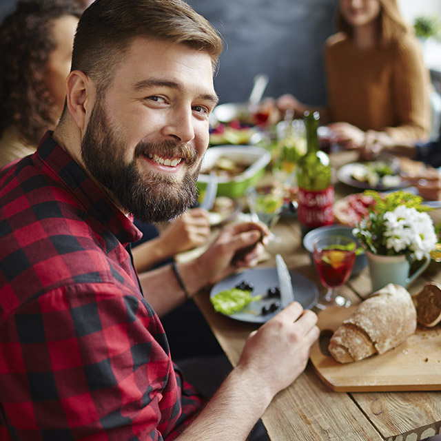 Organisez un dîner (iStock)