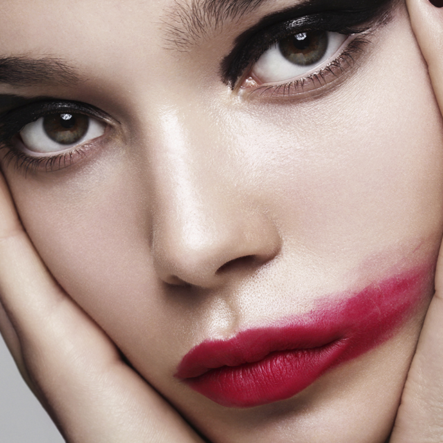 Femme avec débordement rouge à lèvres (Istock)