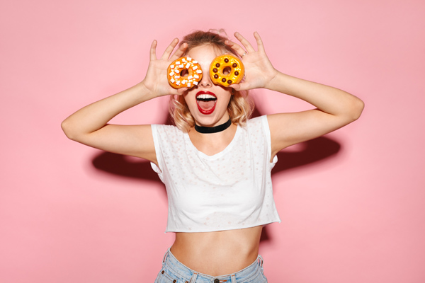 Jeune femme souriante (Istock)