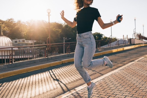 Des jeans pour une rentrée stylée ! (Istock)