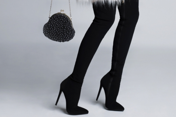 Cuissardes noires et talons hauts