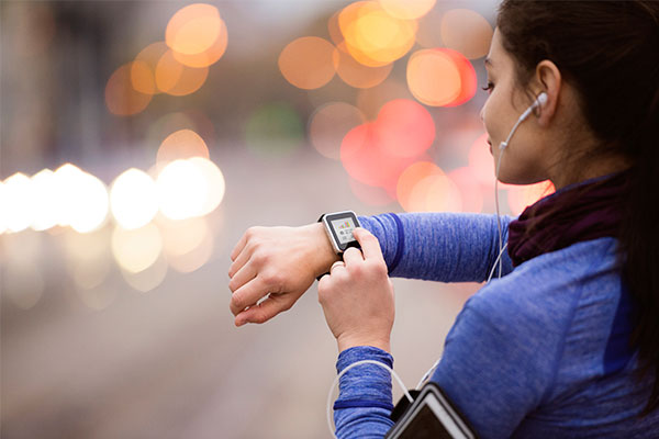 Montre connectée à moins de 40€ (Istock)