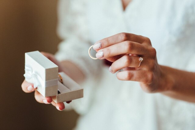 Quelle pierre choisir pour sa bague de fiançailles (Envato)